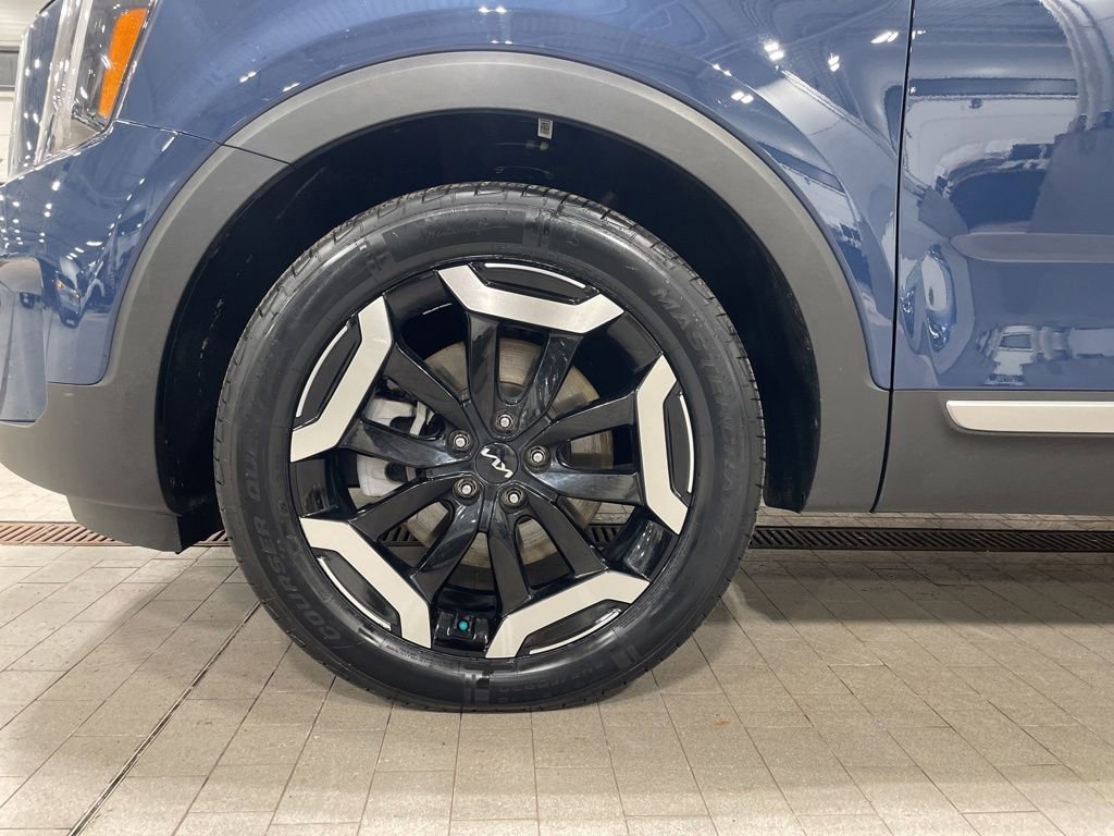 Used 2024 Kia Telluride EX w/ EX Captain's Chair Package image 31