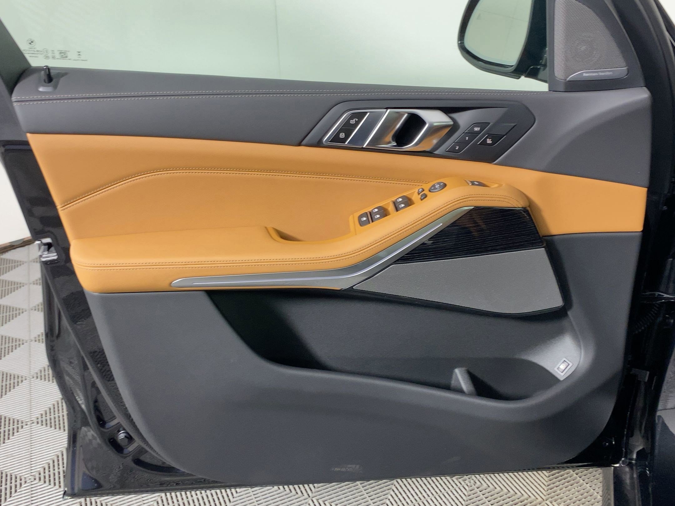 Used 2026 BMW X5 xDrive50e w/ M Sport Package image 10