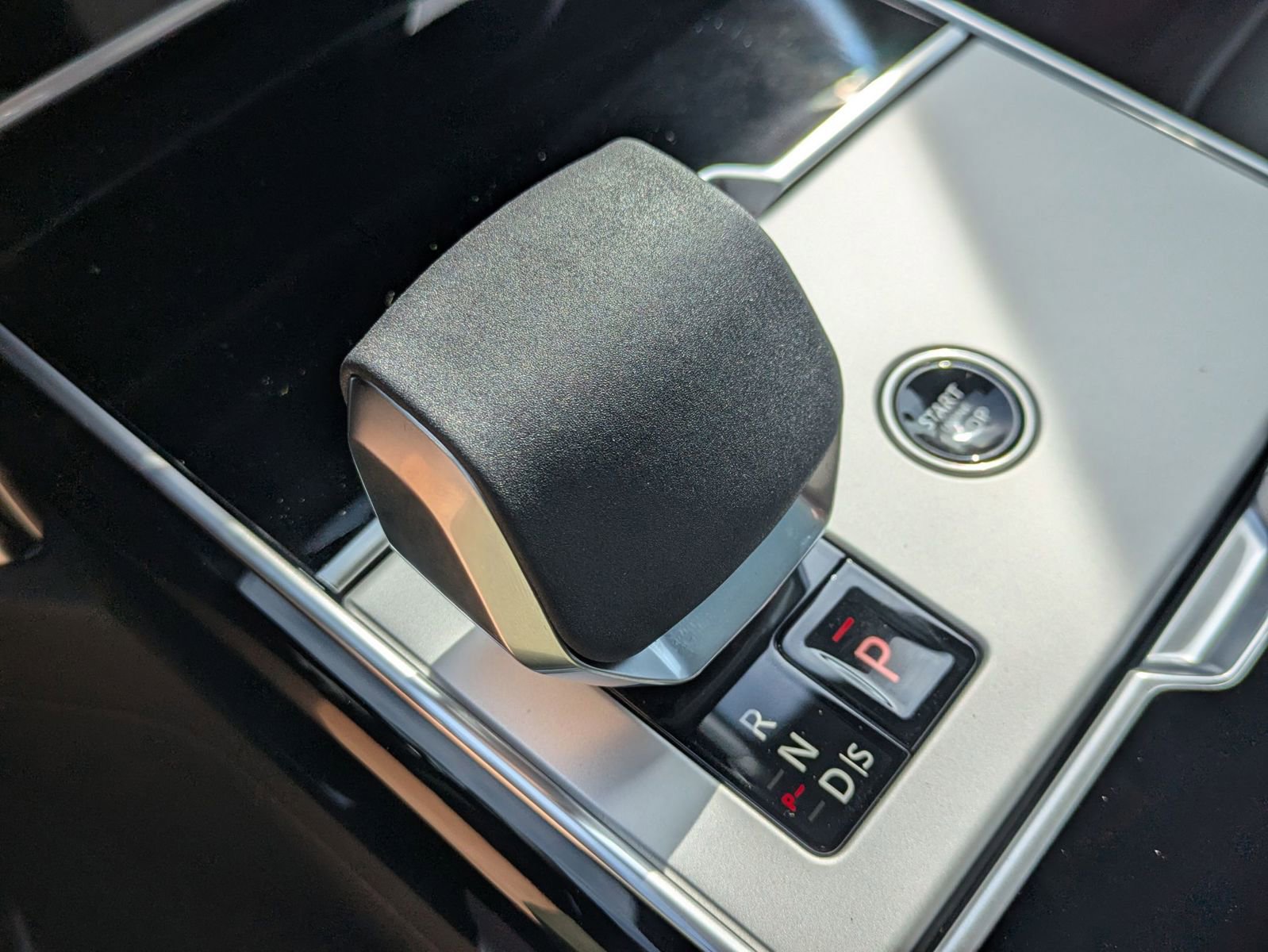 New 2026 Land Rover Range Rover Long Wheelbase SE image 21