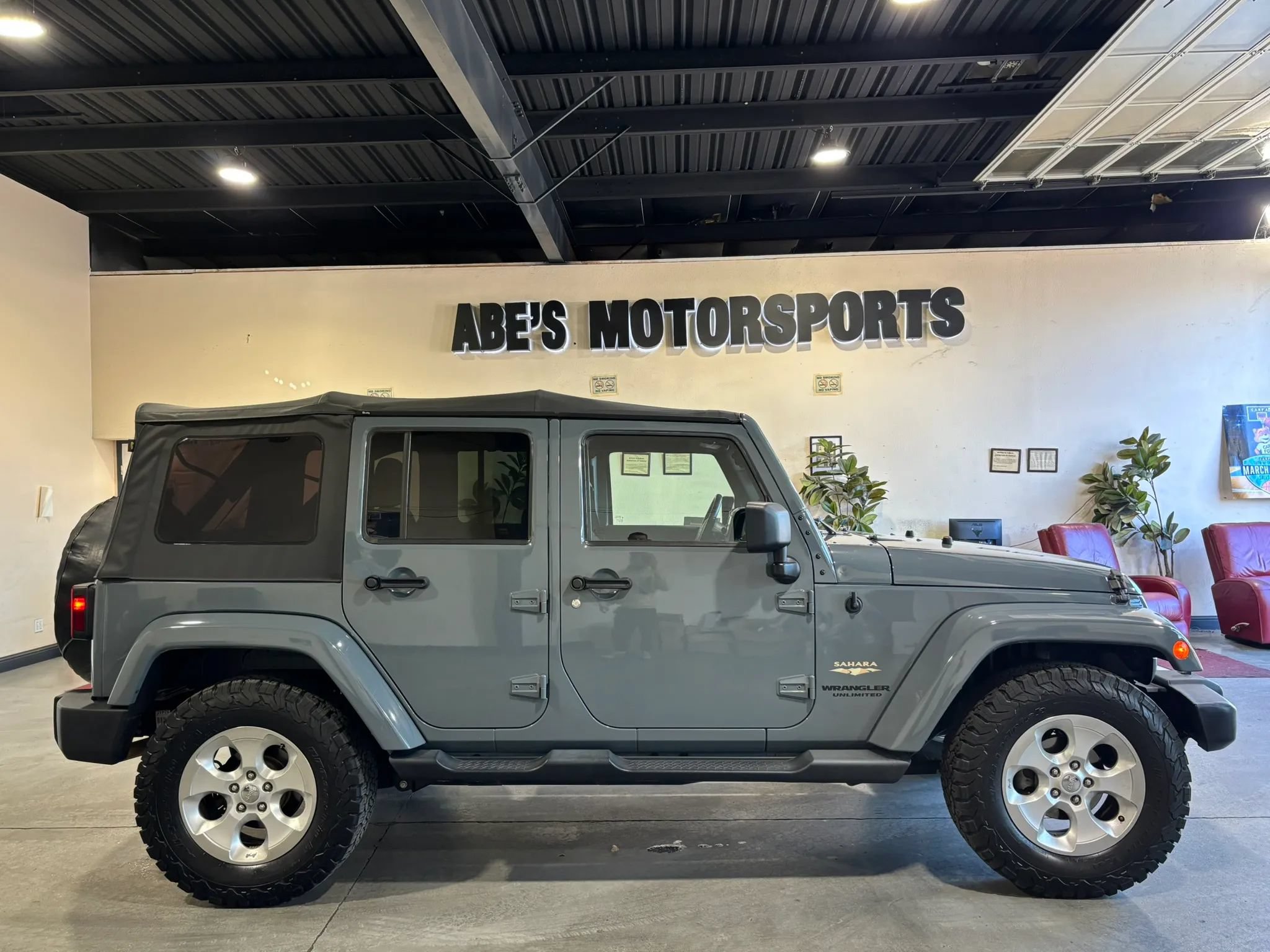 Used 2014 Jeep Wrangler Unlimited Sahara AWD/4WD image 8