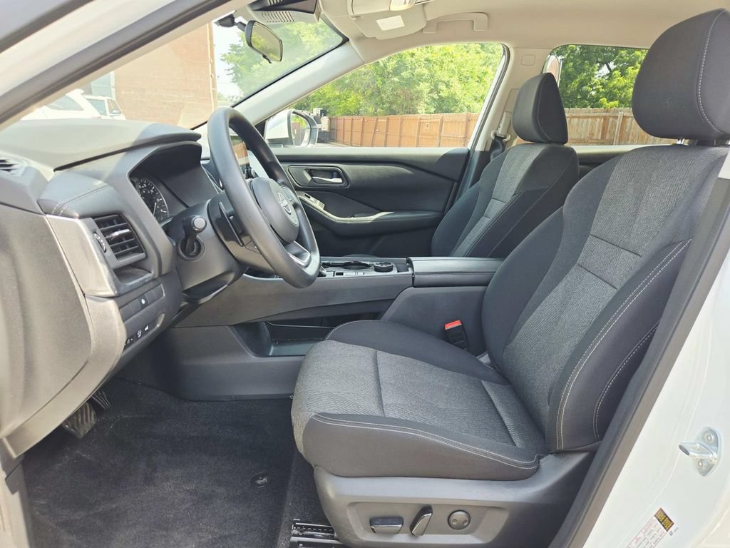 Used 2024 Nissan Rogue SV AWD/4WD image 11