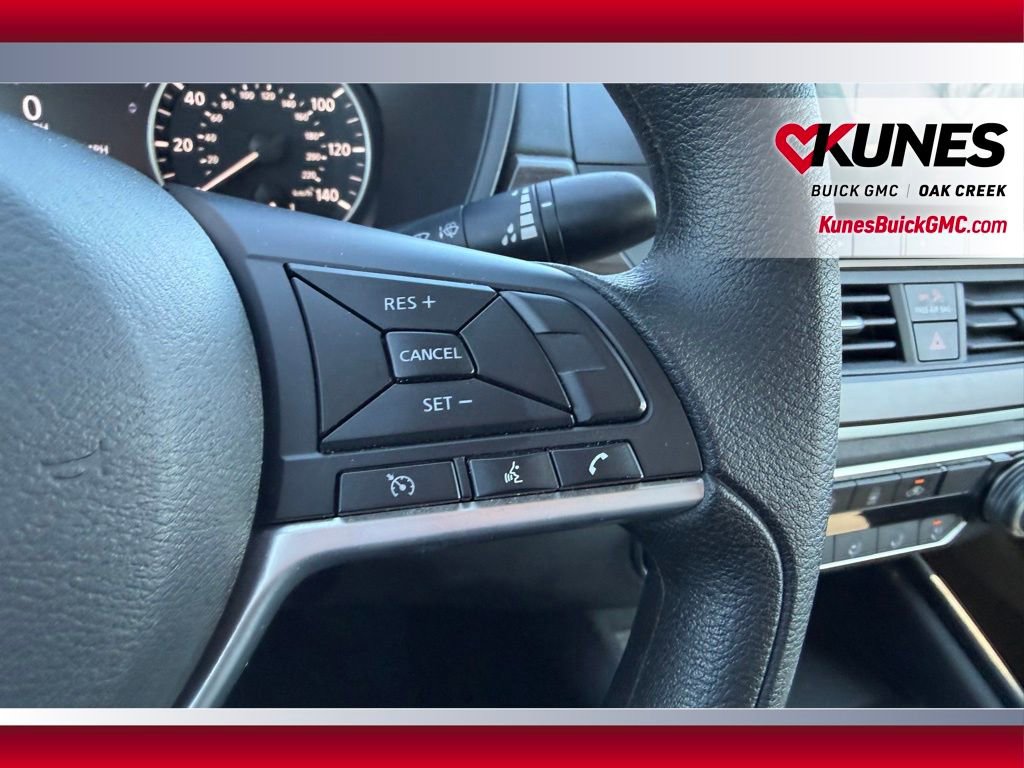 Used 2025 Nissan Altima 2.5 SV FWD image 12