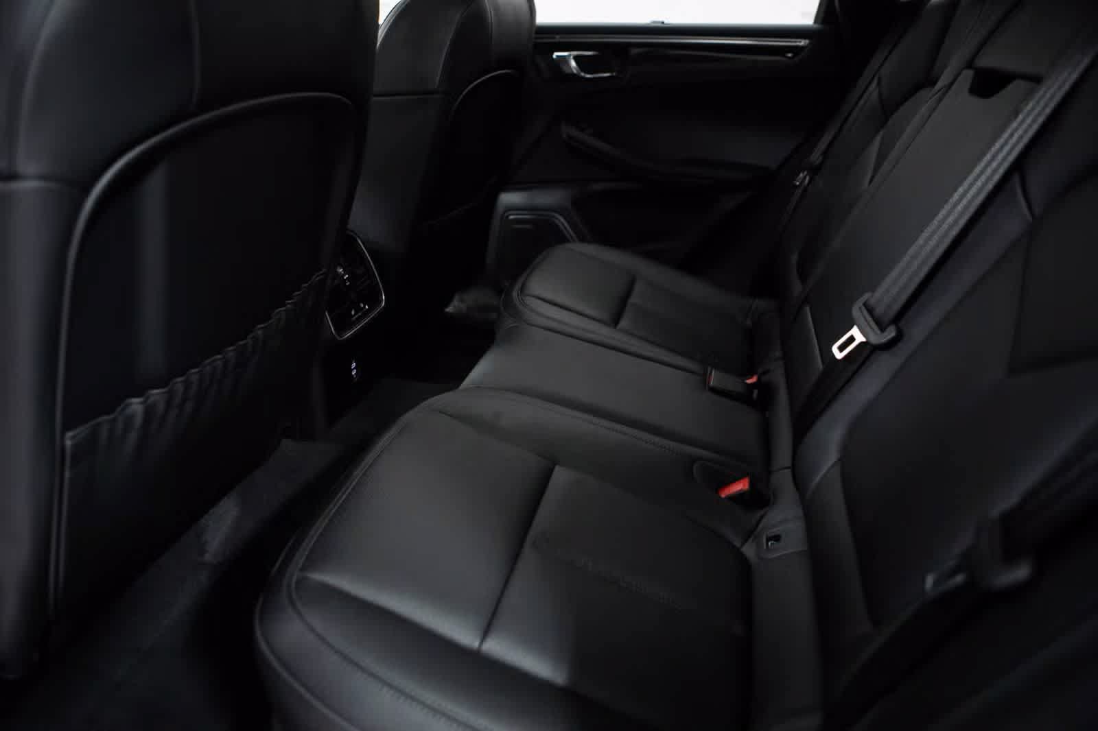 Certified 2026 Porsche Macan AWD/4WD image 36