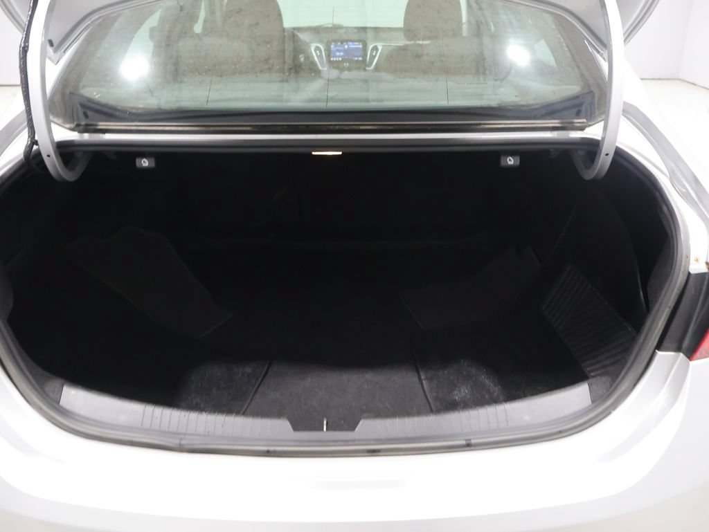 Used 2021 Chevrolet Malibu LS FWD image 4