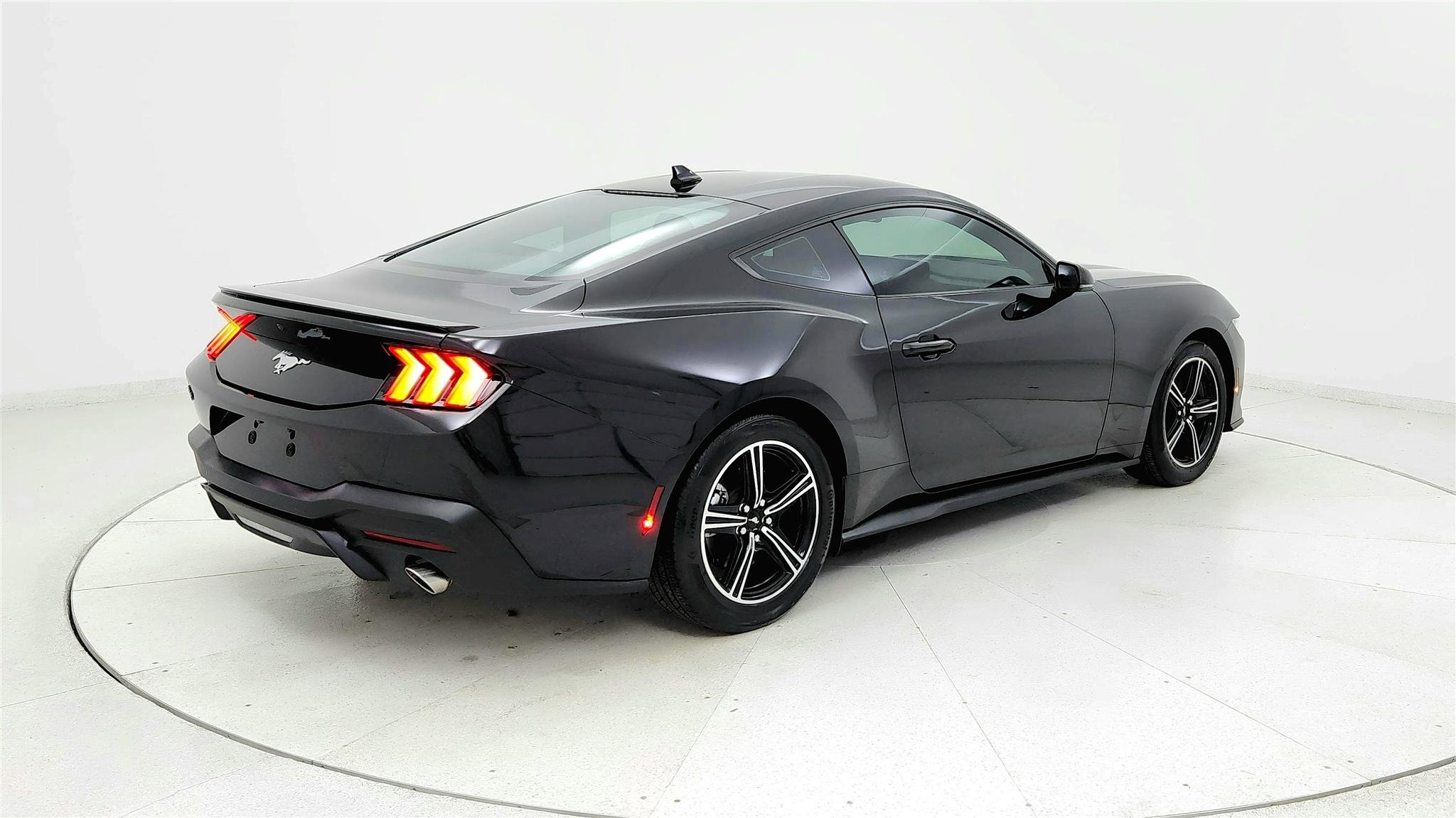 Used 2024 Ford Mustang Premium image 5
