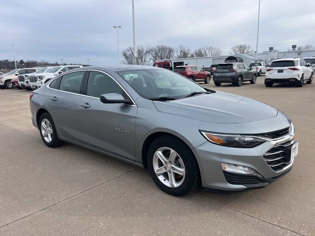 Used 2024 Chevrolet Malibu LT image 1