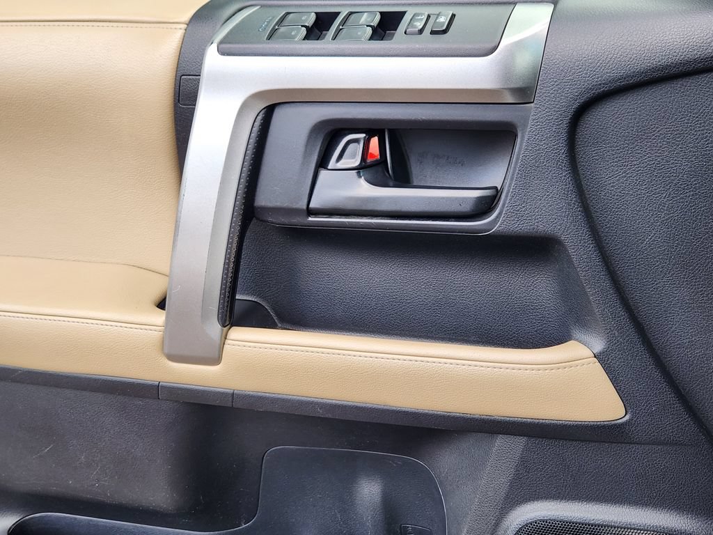 Used 2012 Toyota 4Runner Limited AWD/4WD image 13