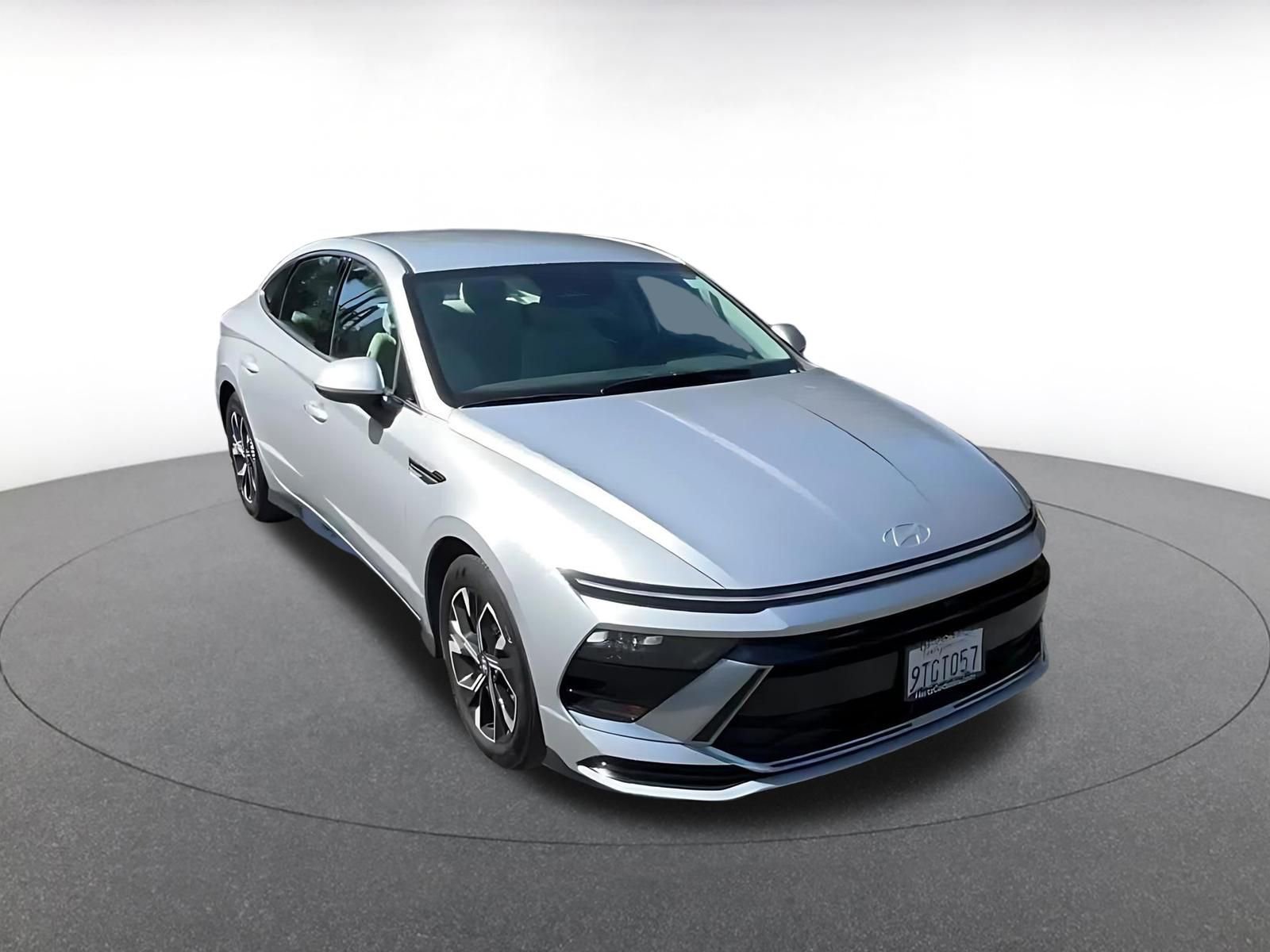 Used 2025 Hyundai Sonata SEL FWD image 3