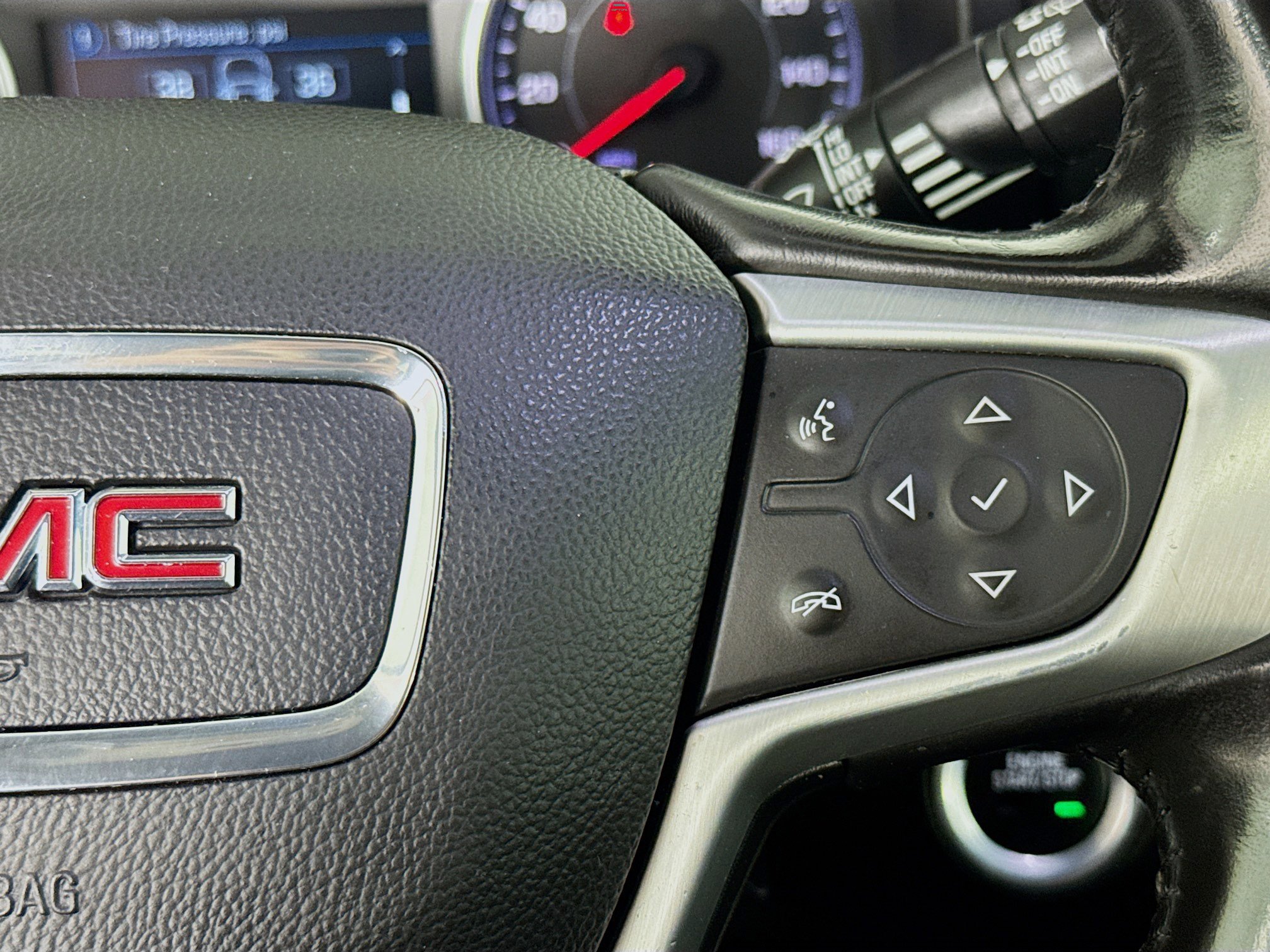 Used 2018 GMC Terrain SLE w/ Driver Convenience Package image 14