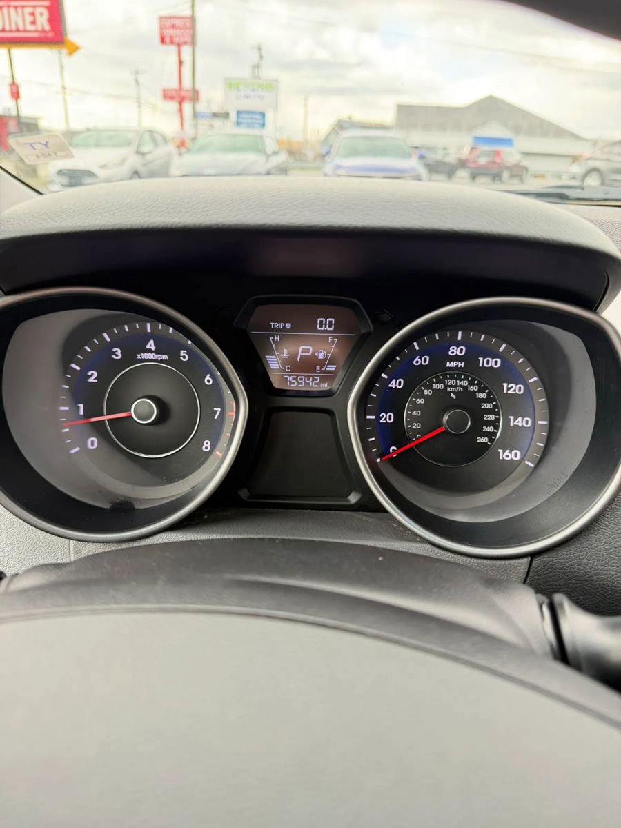 Used 2015 Hyundai Elantra SE w/ Option Group 02 FWD image 10