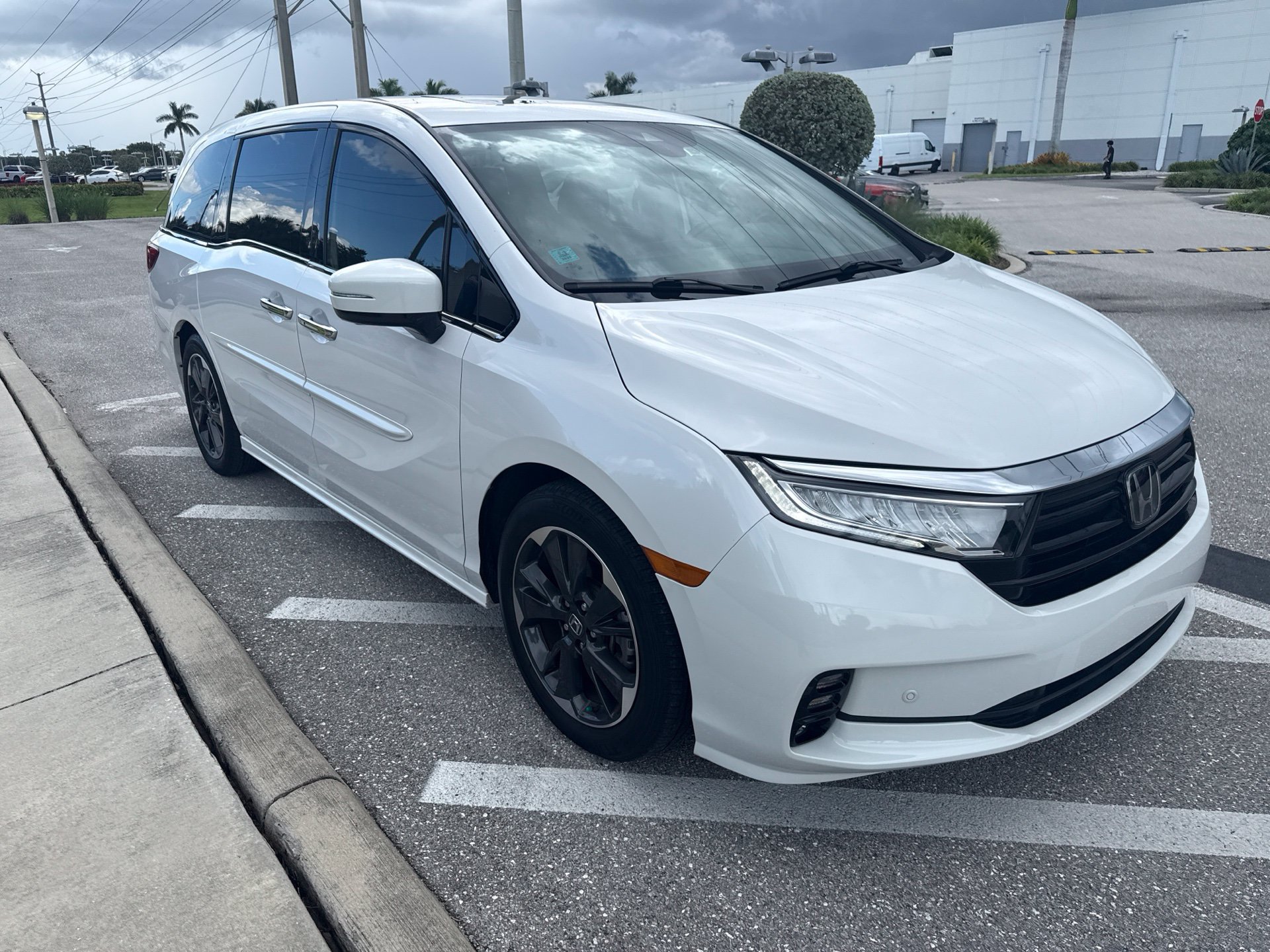 Used 2024 Honda Odyssey Elite image 11