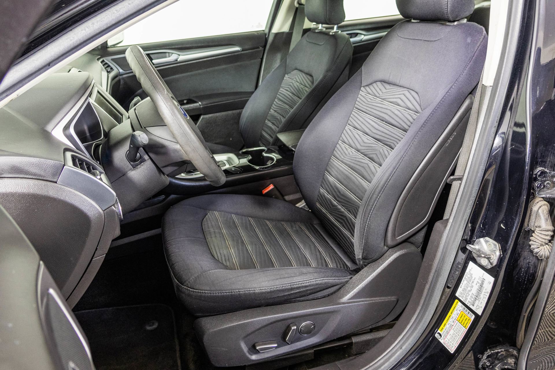 Used 2016 Ford Fusion SE FWD image 19