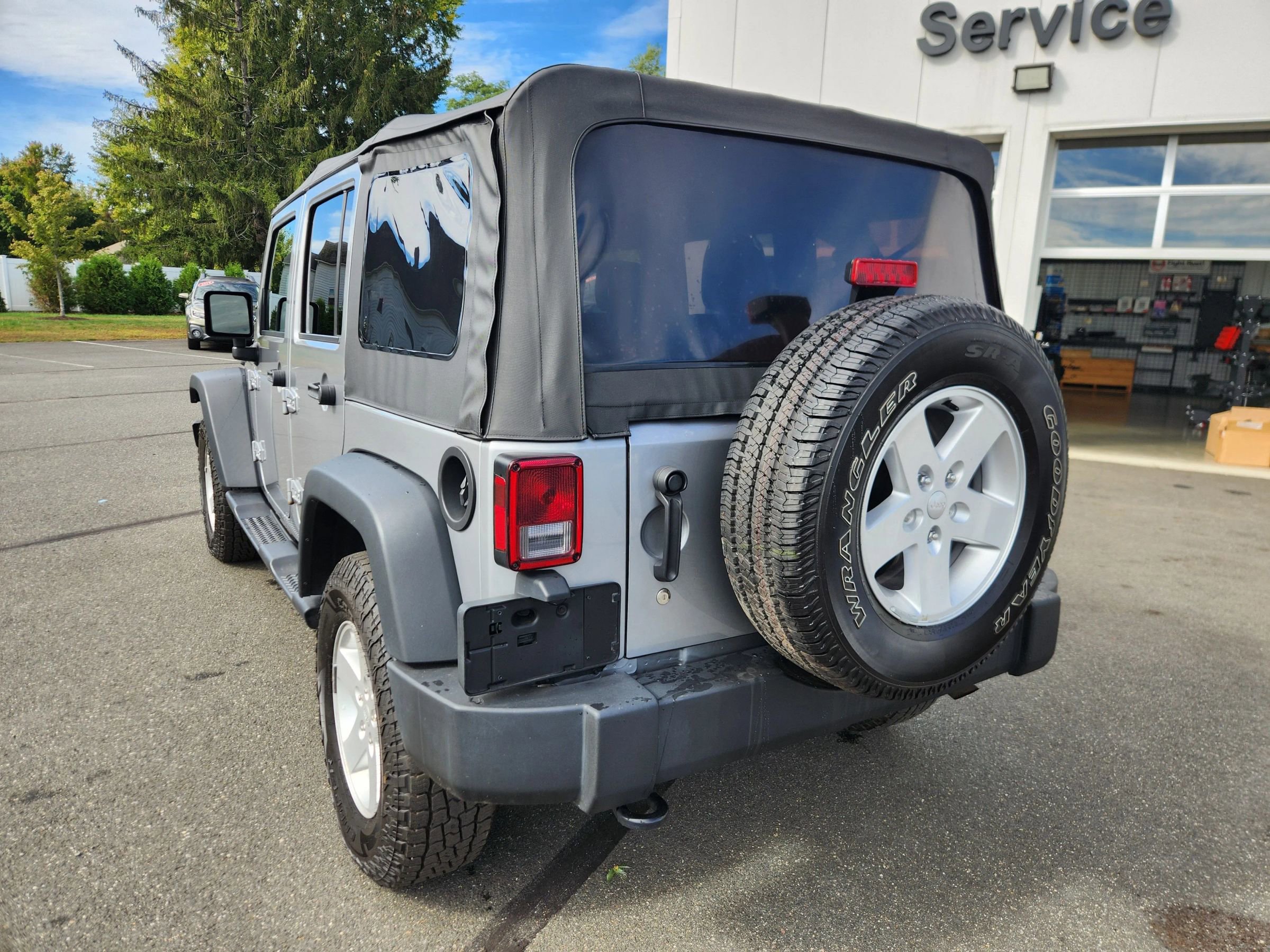 Used 2018 Jeep Wrangler Unlimited Sport S AWD/4WD image 12