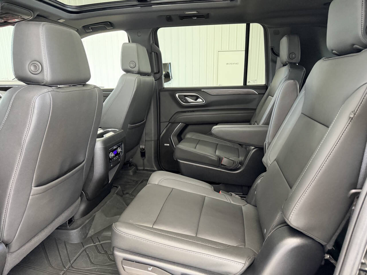 Used 2024 Chevrolet Suburban LT w/ Luxury Package AWD/4WD image 24