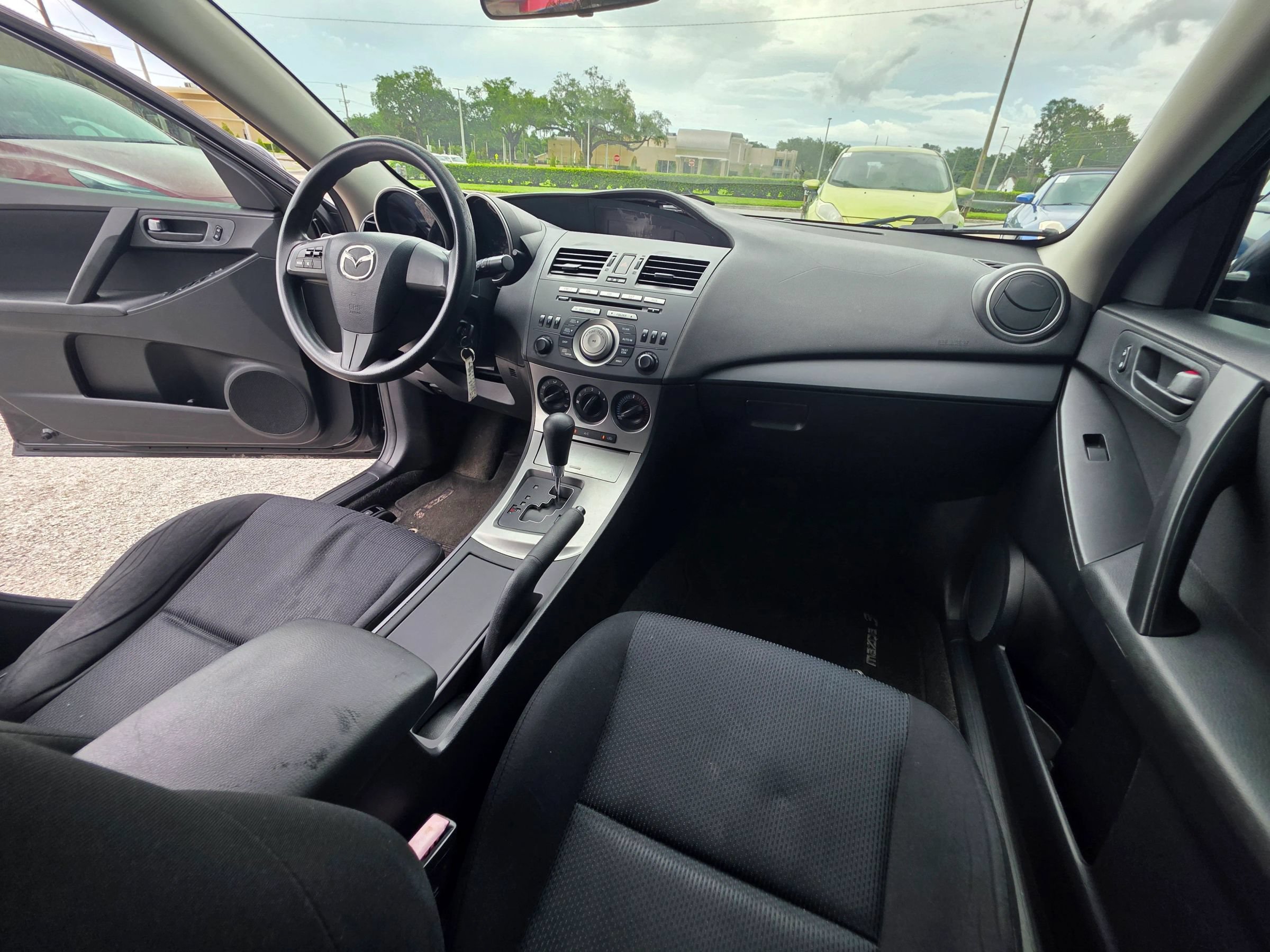Used 2011 MAZDA MAZDA3 i Sport FWD image 17