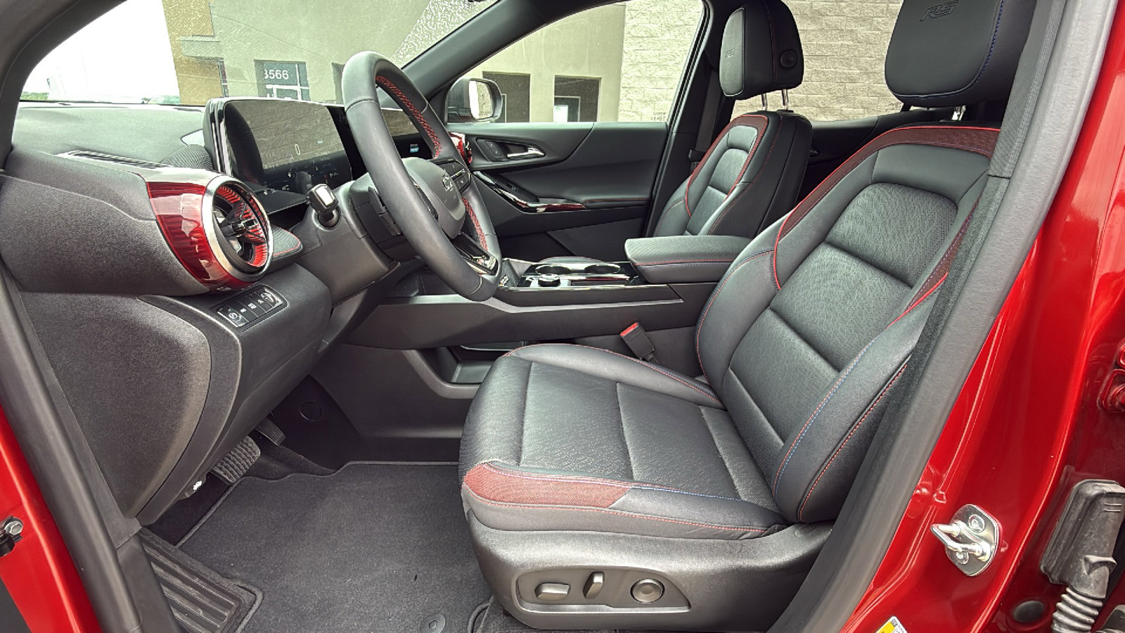 Used 2025 Chevrolet Equinox RS w/ Safety and Technology Package AWD/4WD image 10