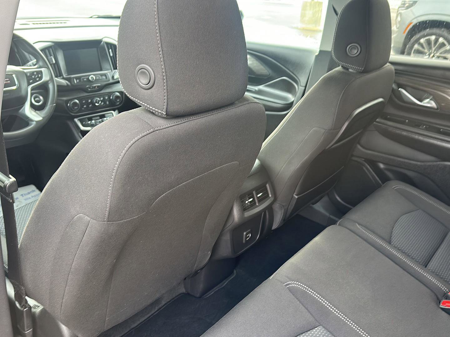 Used 2024 GMC Terrain SLE w/ Driver Convenience Package image 16