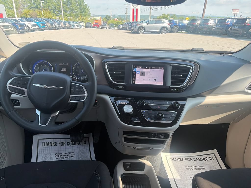 Used 2023 Chrysler Voyager LX FWD image 13
