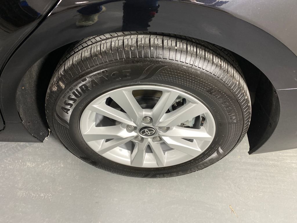 Used 2025 Toyota Camry LE w/ Convenience Package image 27