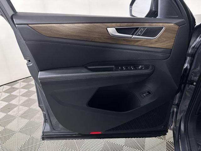Used 2025 Volkswagen Atlas SE FWD image 23