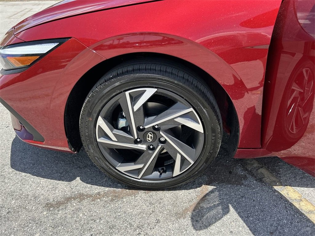 New 2025 Hyundai Elantra SEL image 30