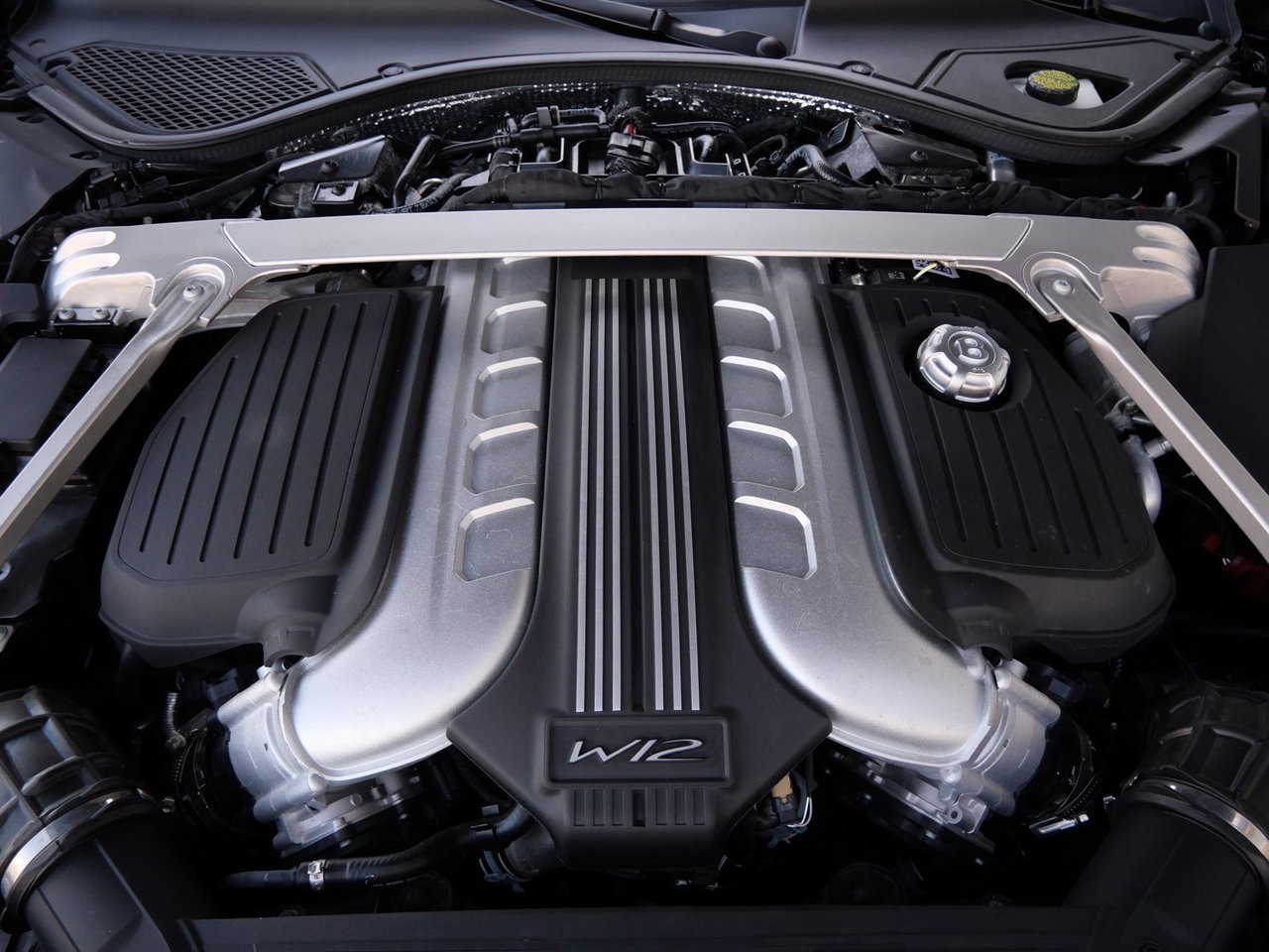 Certified 2024 Bentley Flying Spur W12 image 29