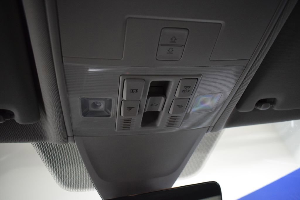 Used 2021 Volkswagen Tiguan SEL w/ 3rd Row Seat Package image 31