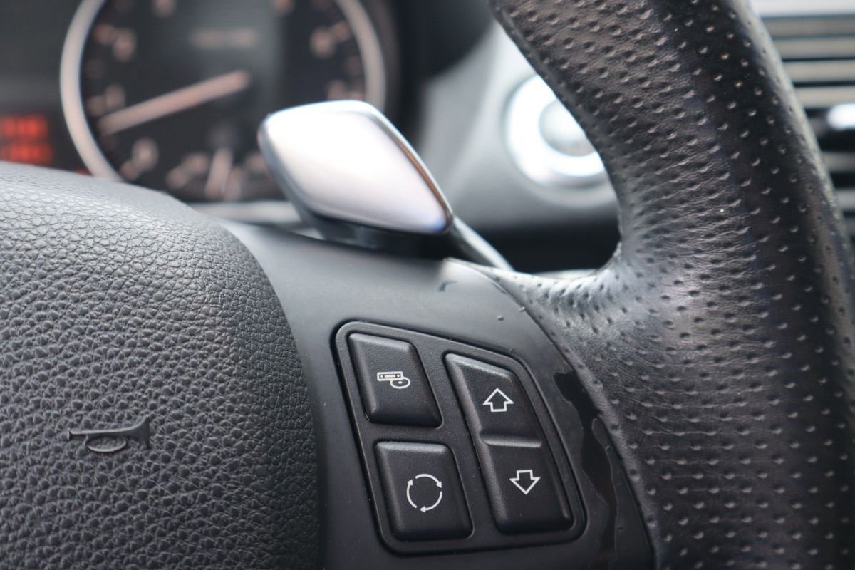 Used 2010 BMW 135i Convertible image 13