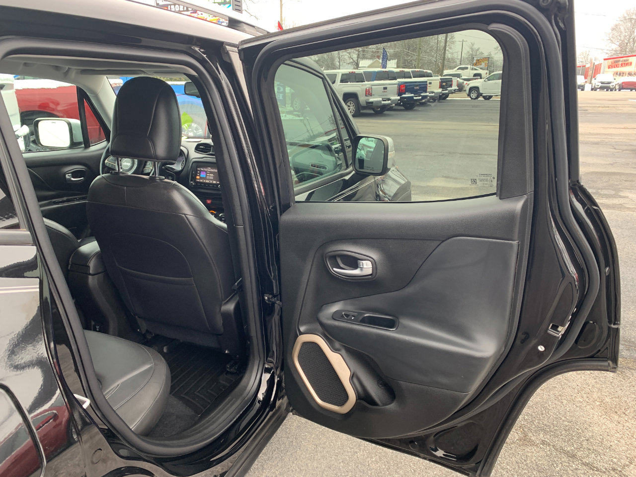 Used 2017 Jeep Renegade Limited image 33