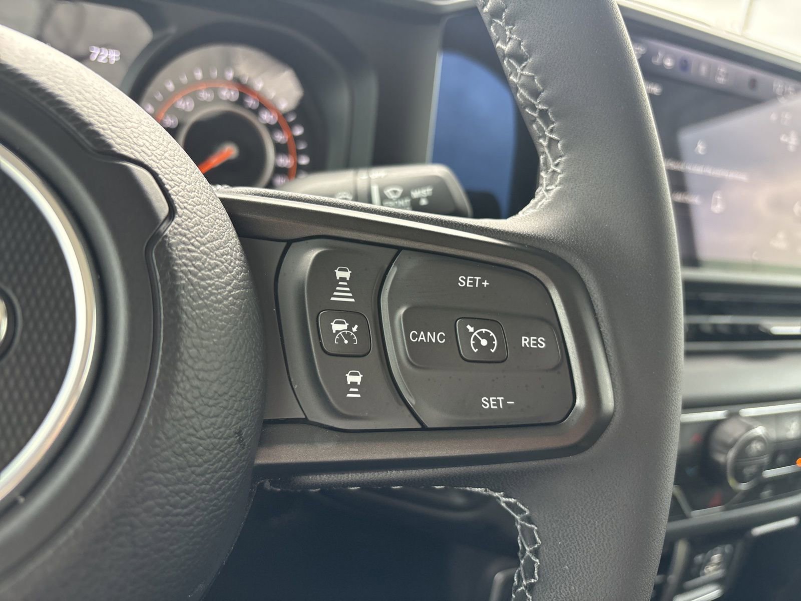 Used 2025 Jeep Gladiator Sport image 27