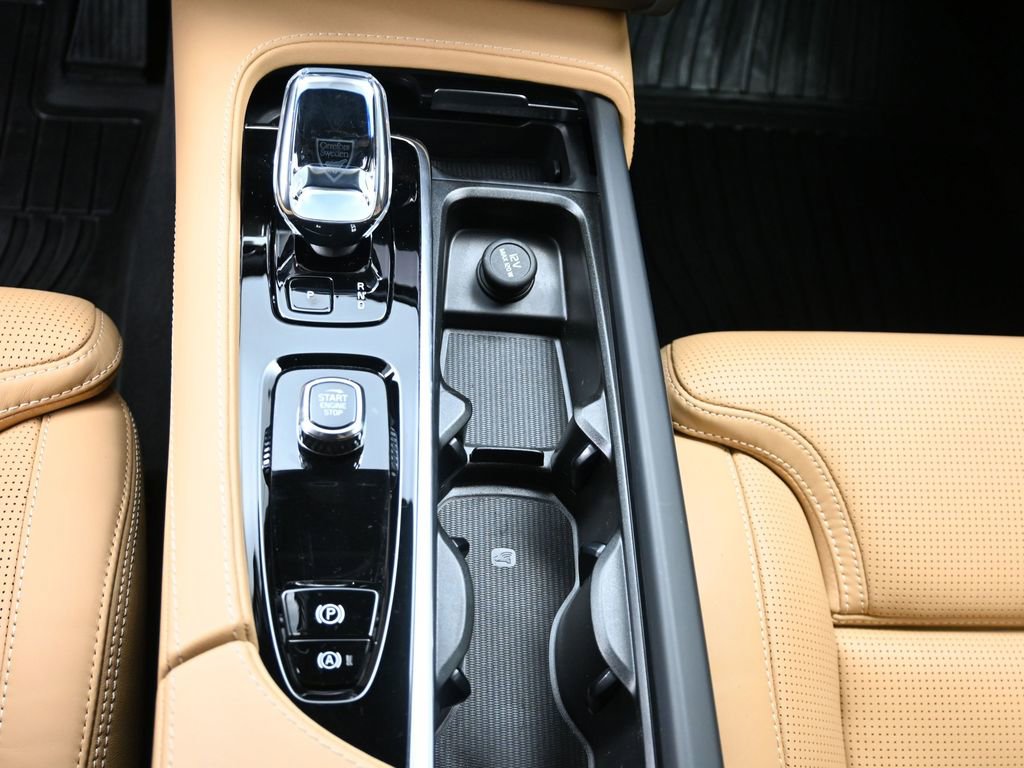Used 2025 Volvo XC90 T8 Ultra w/ Protection Package Premier image 13