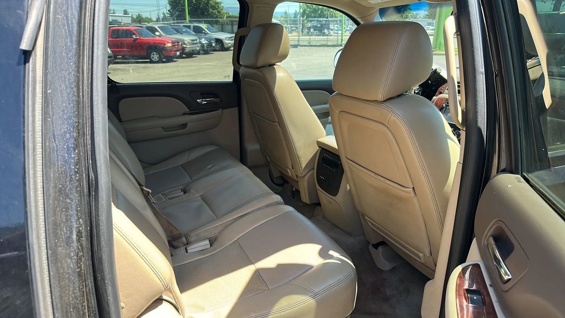 Used 2012 Chevrolet Suburban LTZ image 15