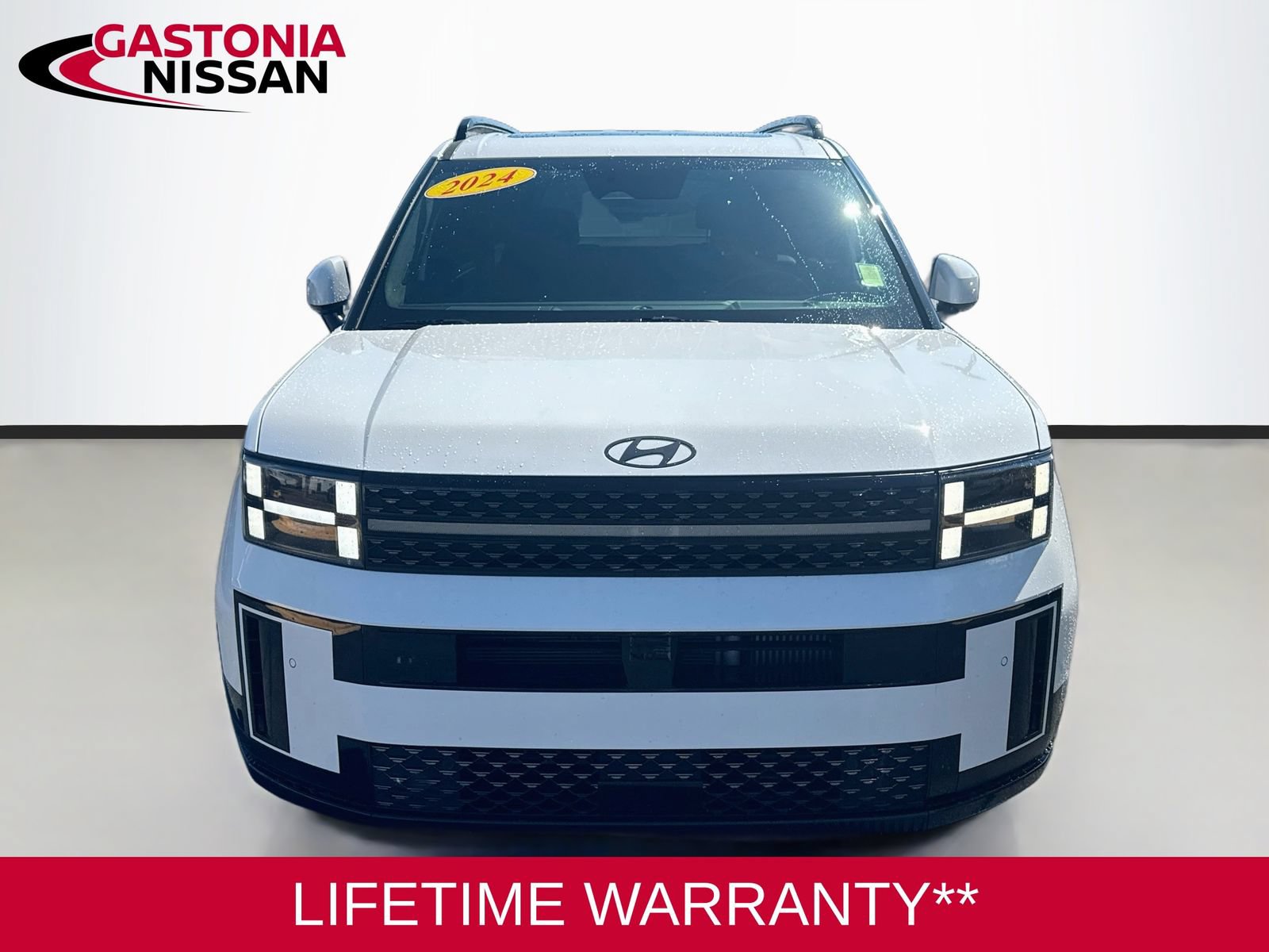 Used 2024 Hyundai Santa Fe Calligraphy FWD image 2