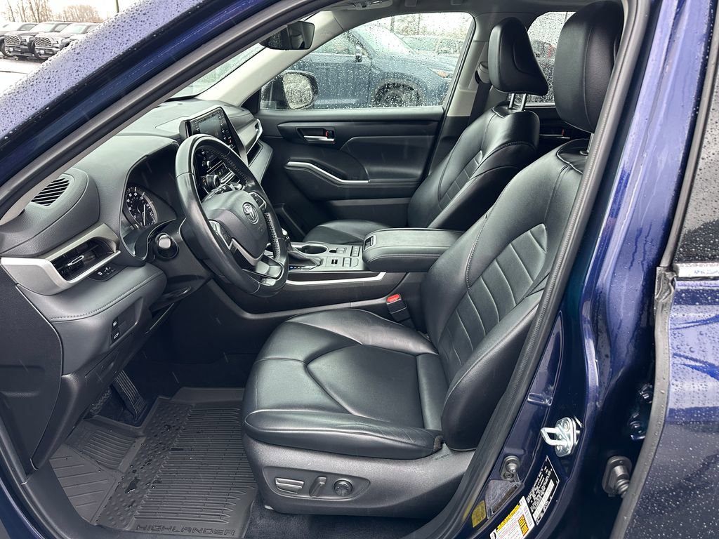 Used 2022 Toyota Highlander XLE image 13