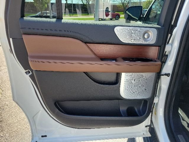 Certified 2023 Lincoln Navigator L Reserve AWD/4WD image 19
