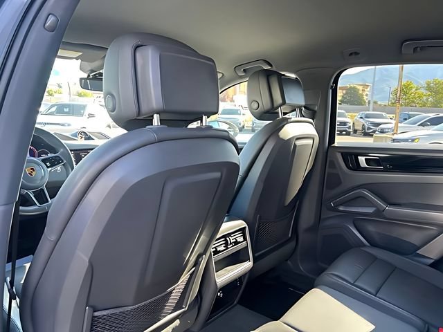 Used 2021 Porsche Cayenne AWD/4WD image 16