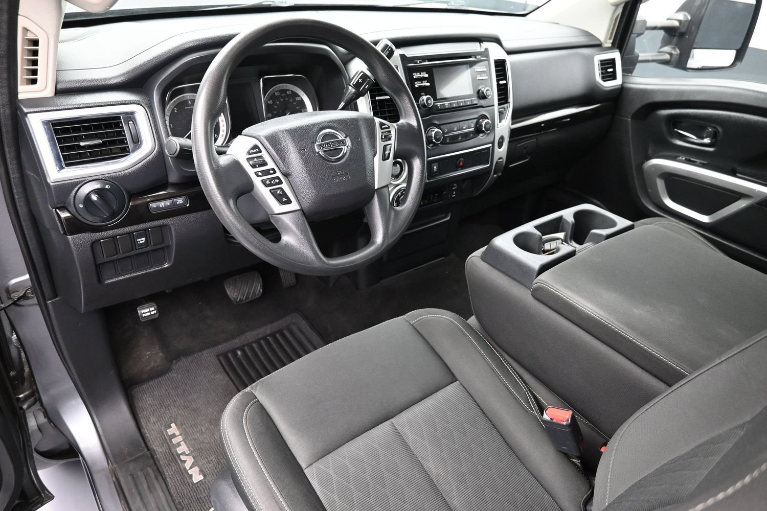 Used 2017 Nissan Titan SV AWD/4WD image 20