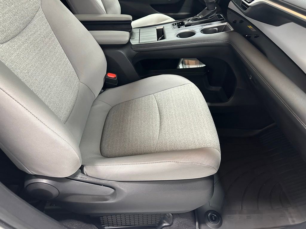 Used 2025 Toyota Sienna LE FWD image 60