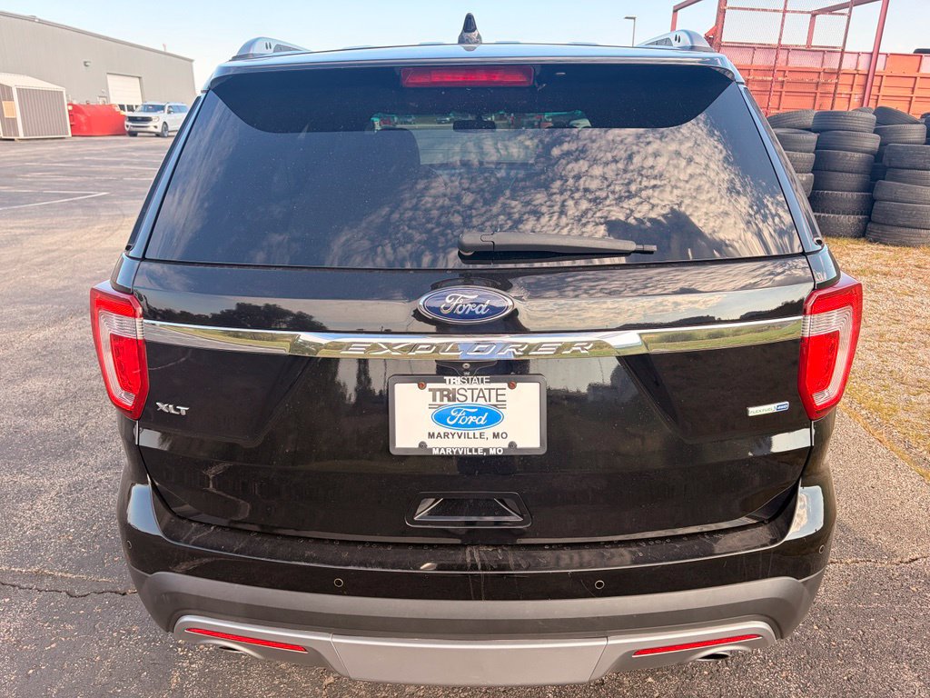 Used 2016 Ford Explorer XLT w/ Equipment Group 202A AWD/4WD image 4