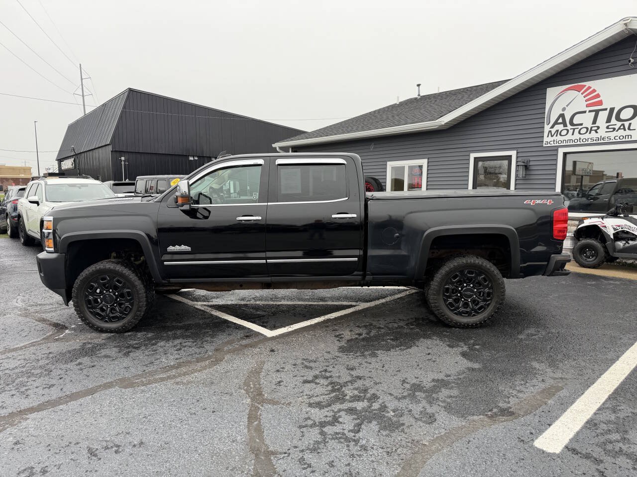 Used 2016 Chevrolet Silverado 2500 High Country w/ High Country Premium Package AWD/4WD image 2
