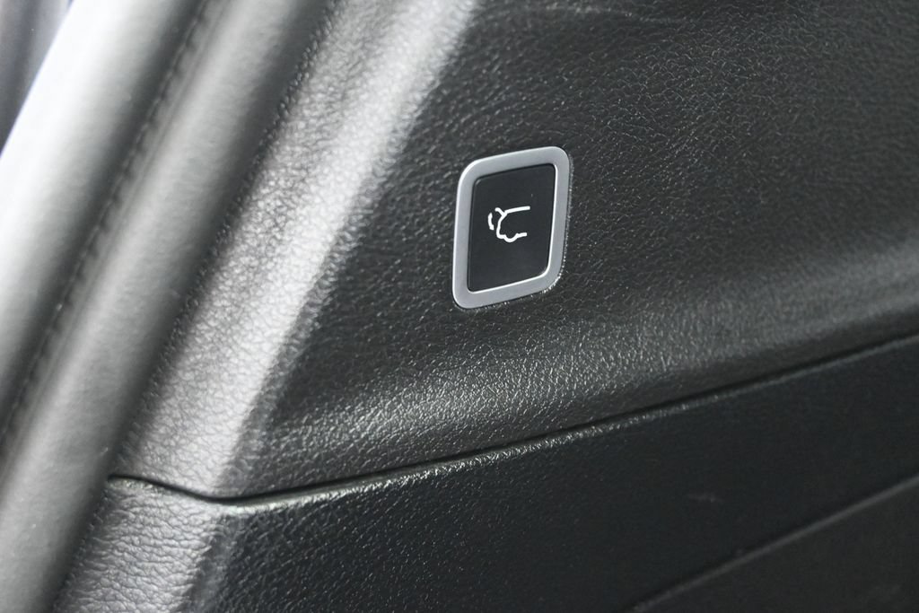 Used 2019 Chrysler Pacifica Touring Plus w/ Advanced Safetytec Group FWD image 33