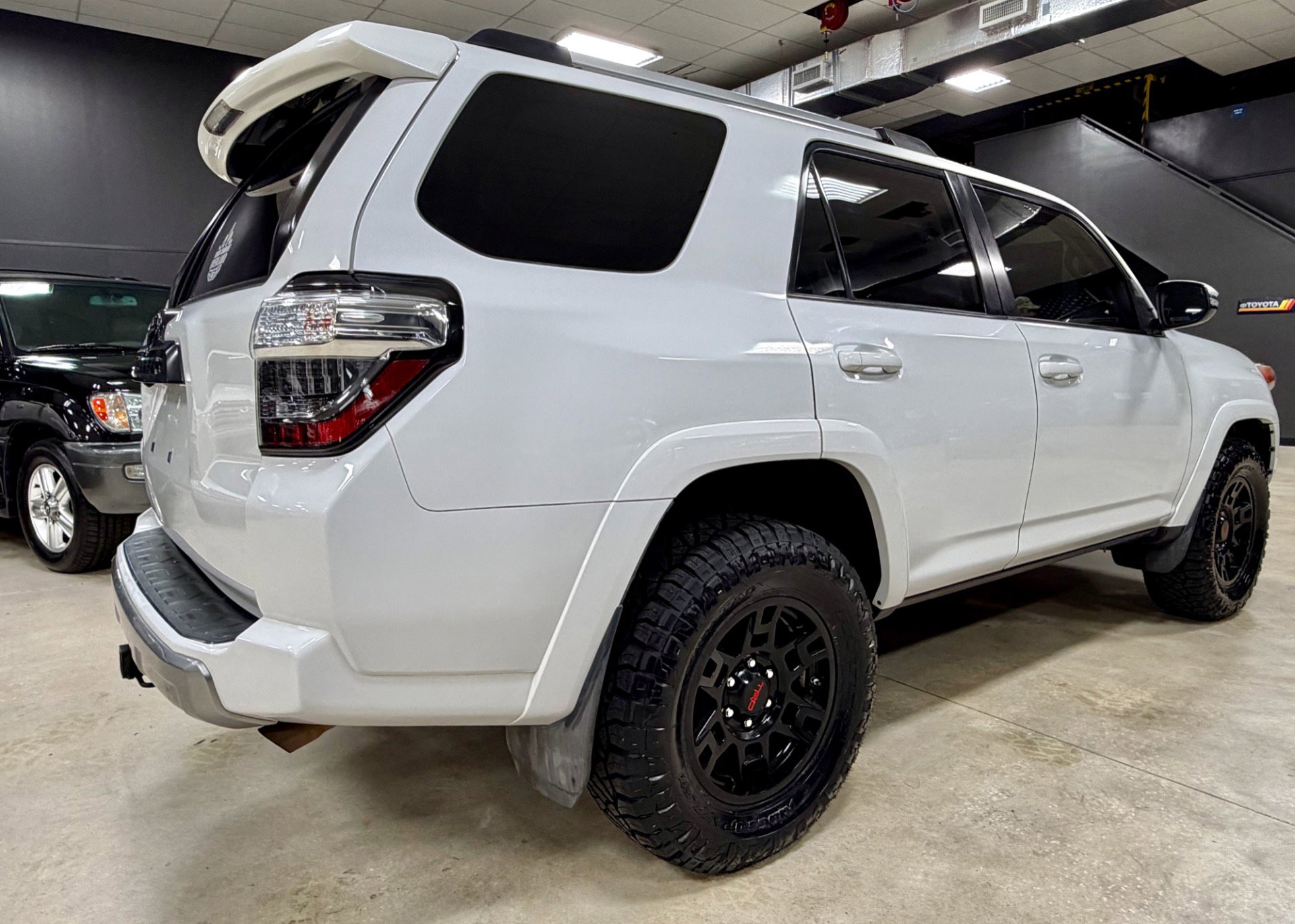 Used 2016 Toyota 4Runner Trail Premium AWD/4WD image 8