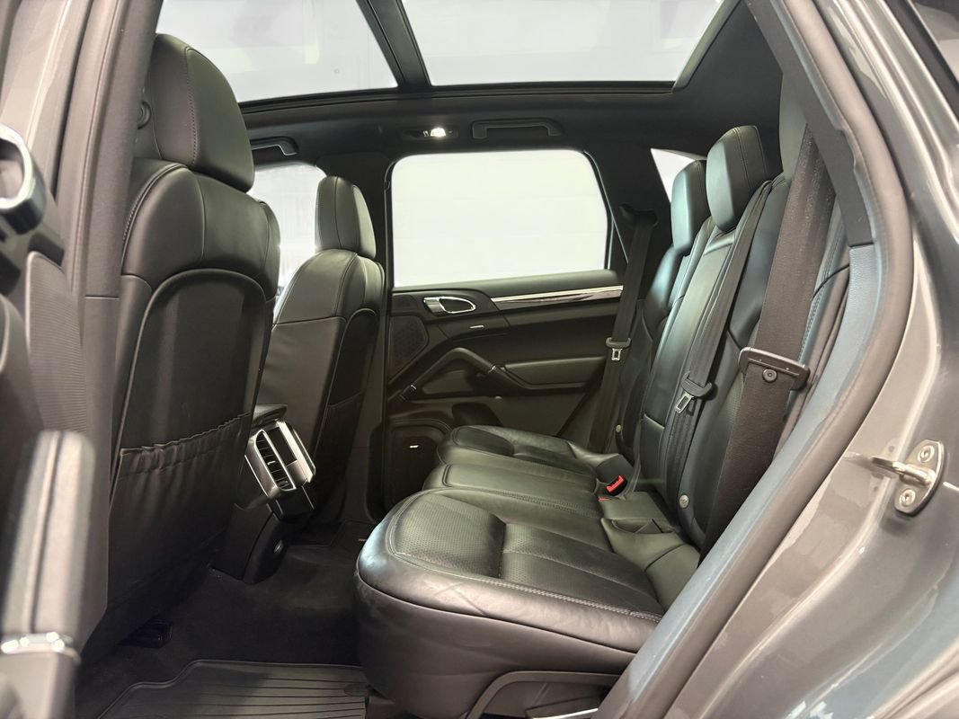 Used 2018 Porsche Cayenne AWD/4WD image 13