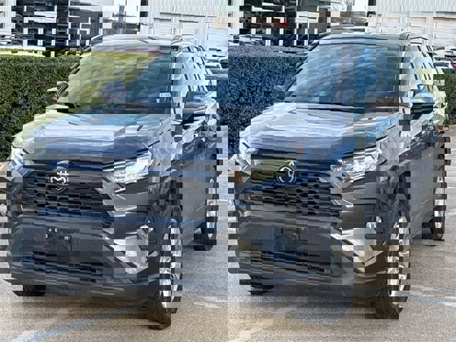 Used 2021 Toyota RAV4 XLE image 4