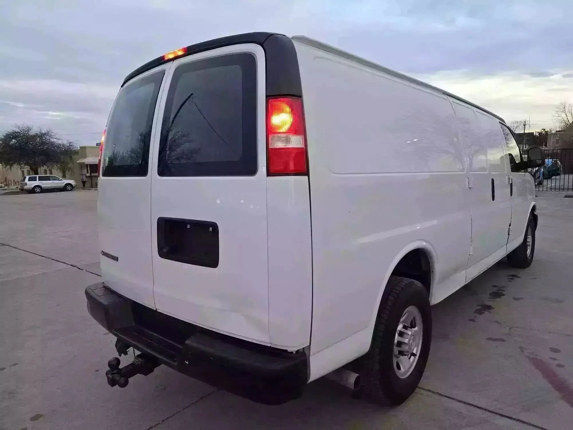 Used 2019 Chevrolet Express 2500 Extended w/ Driver Convenience Package image 11