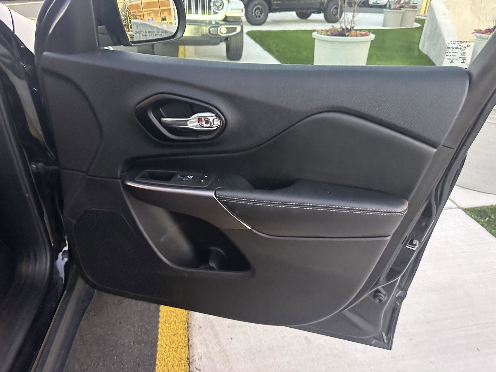 Used 2021 Jeep Cherokee Latitude Lux image 18