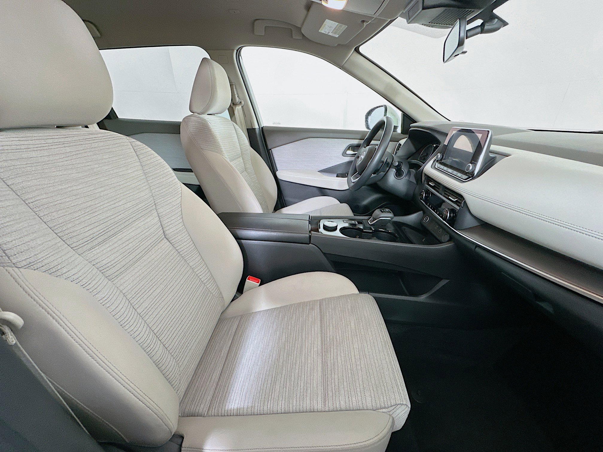 Used 2023 Nissan Rogue SV image 29