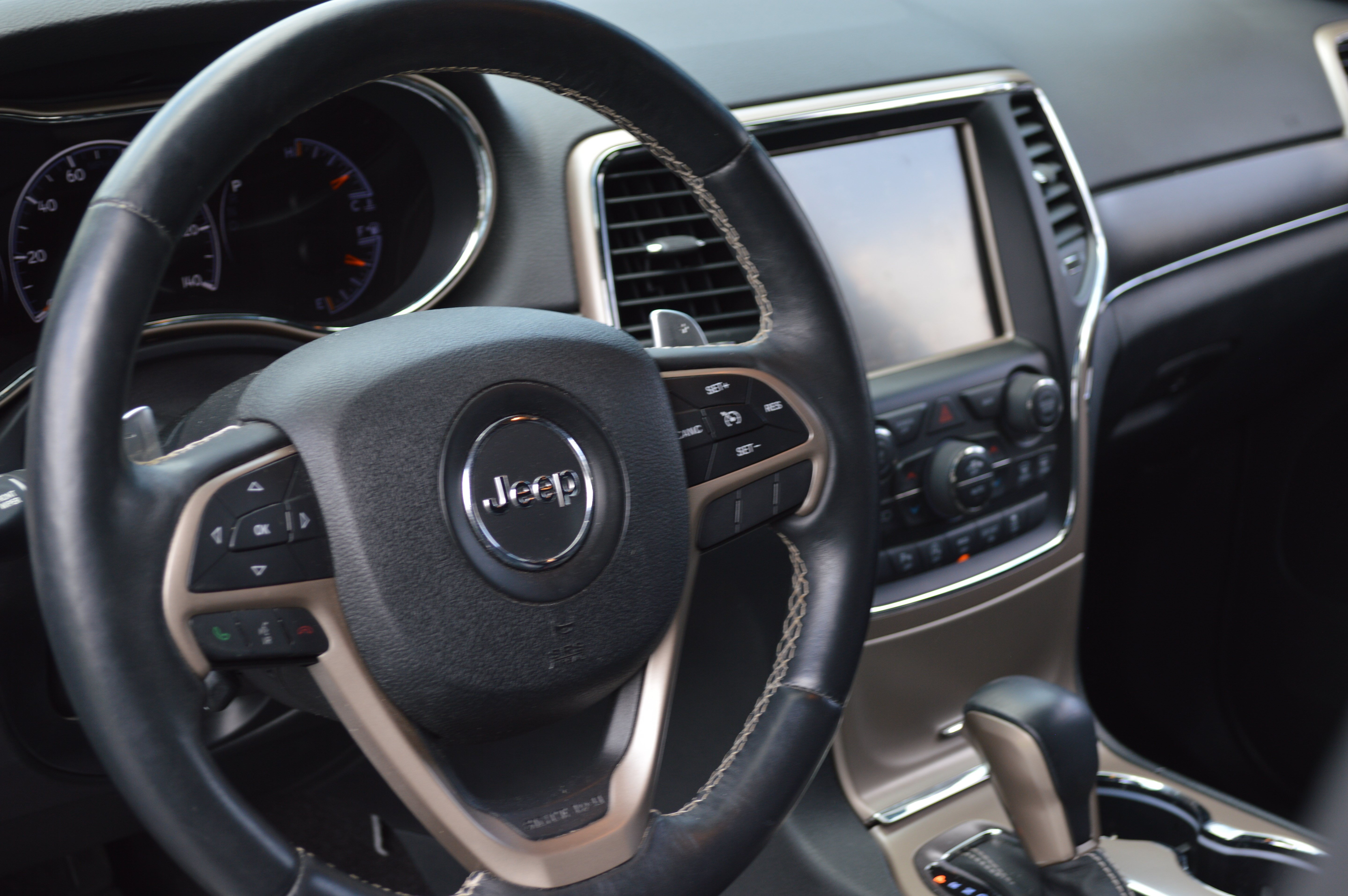 Used 2017 Jeep Grand Cherokee Limited w/ Luxury Group II AWD/4WD image 26