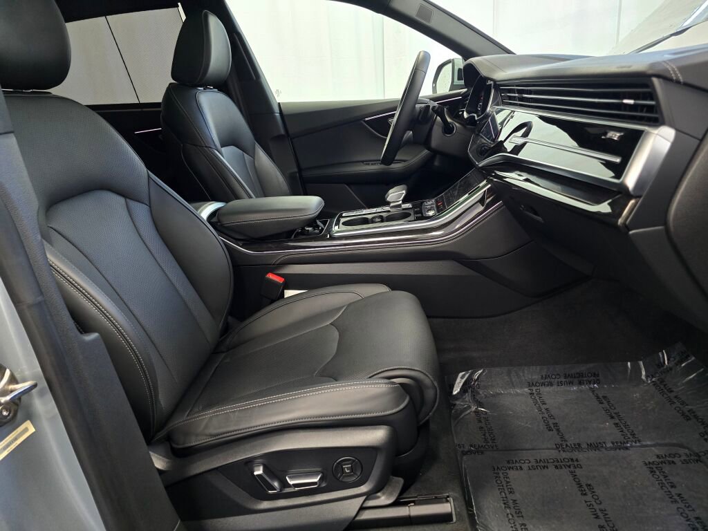 Used 2024 Audi Q8 Prestige w/ Prestige Package image 26