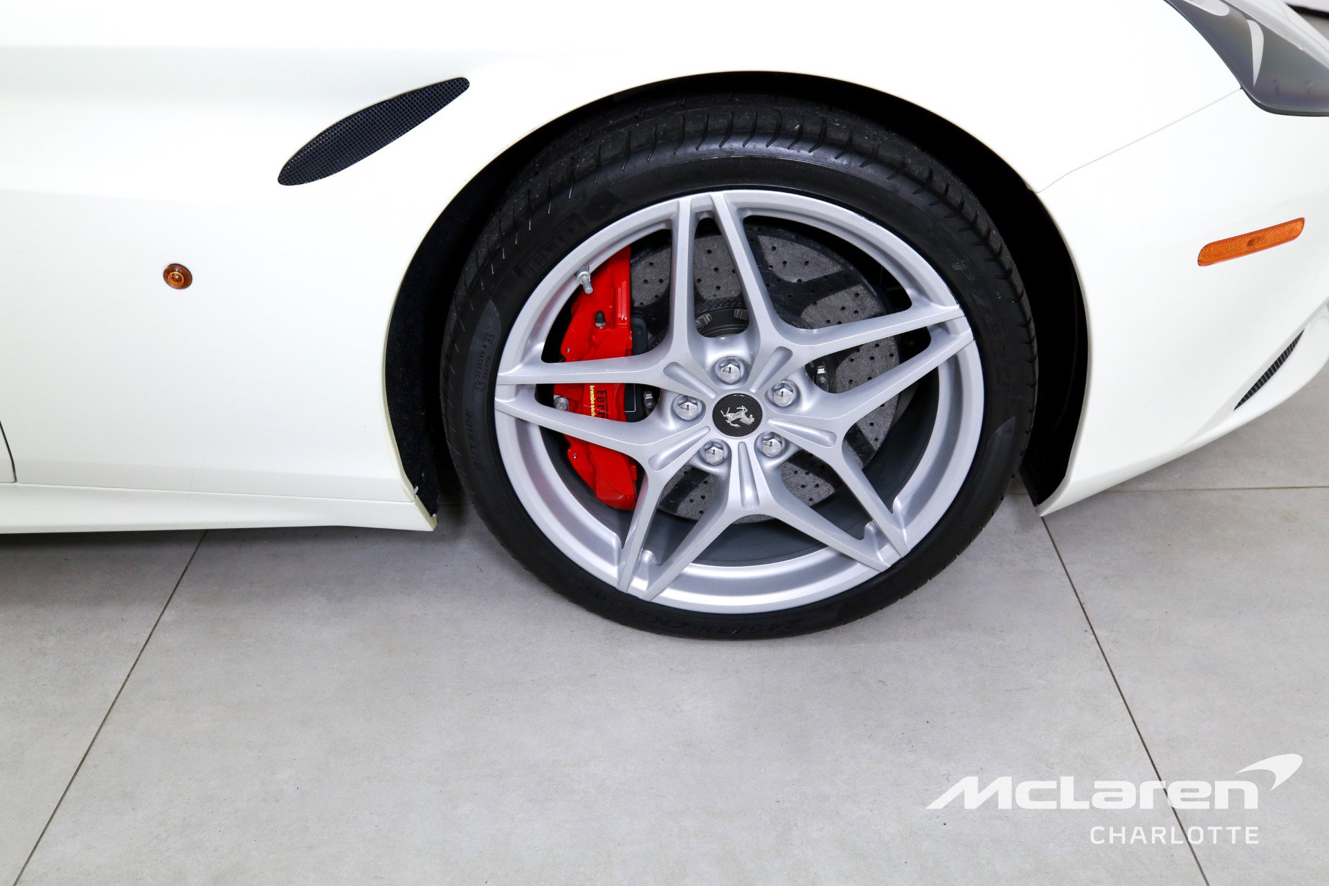 Used 2017 Ferrari California T image 28